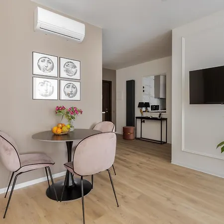 Old Center Apartment *